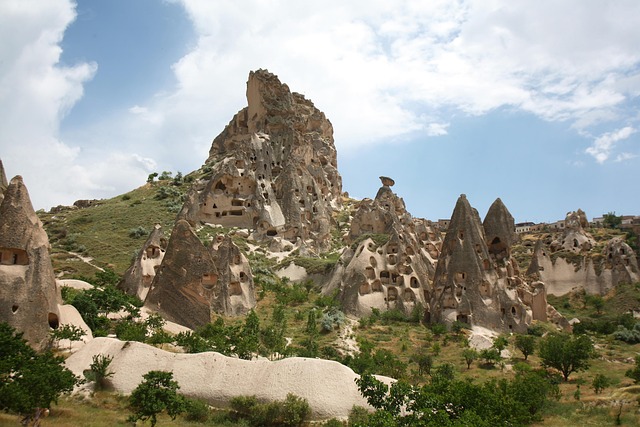pixamin_com-cappadocia-2582539_640 (1).jpg